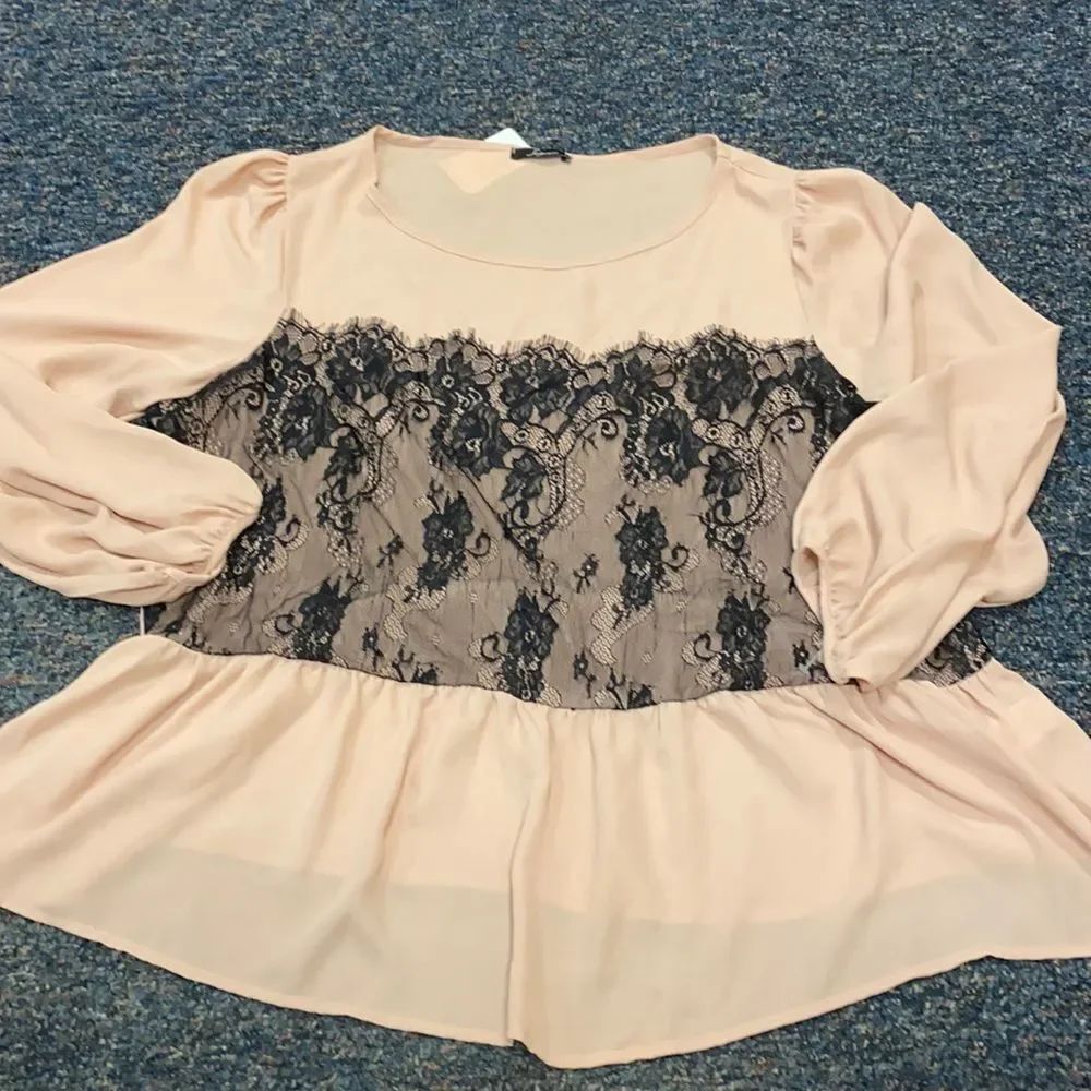 Soprano Laced Blouse sz. 2X NWT